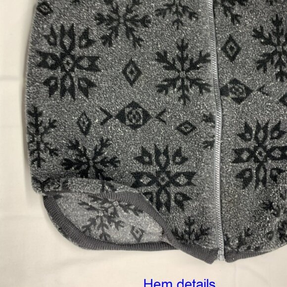UNIQUE Handmade Sleeveless Fleece Jacket - Picture 7 of 8